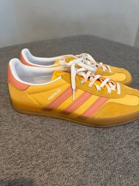 adidas Gazelle Yellow with Pink Stripe Sneakers Unisex size 9